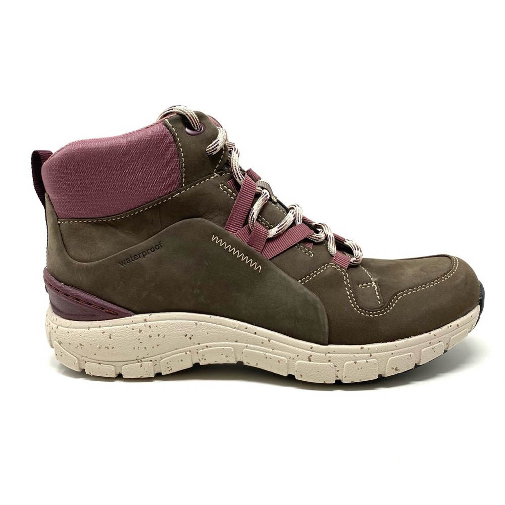 Clarks Wave Summit AP Taupe Combination Waterproof Shoes Size 9.5 Wide NIB